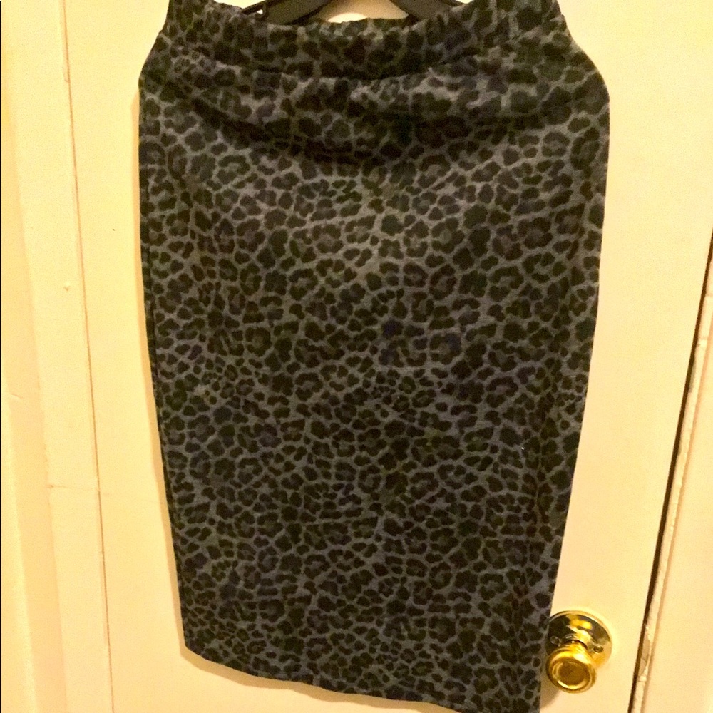 Leopard print Knee Length Body Contouring skirt!
